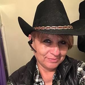 Meet your Posher, Raquel